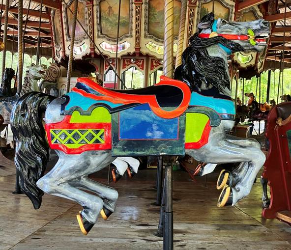 A carousel with horses on it

AI-generated content may be incorrect.